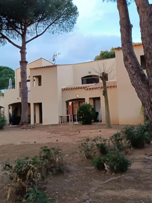 Studio Renove Dans Residence De Vacances Avec Grande Piscine Chauffee, Parking Et Terrasse Agde Exterior photo
