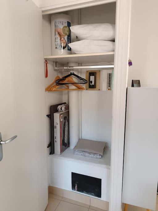 Studio Renove Dans Residence De Vacances Avec Grande Piscine Chauffee, Parking Et Terrasse Agde Exterior photo