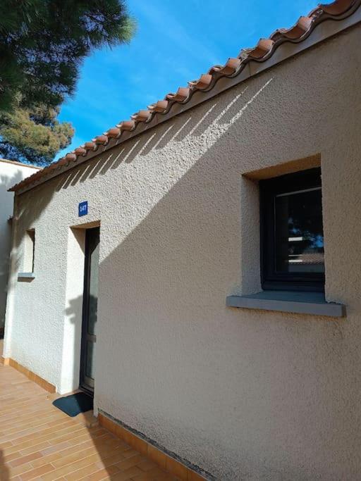 Studio Renove Dans Residence De Vacances Avec Grande Piscine Chauffee, Parking Et Terrasse Agde Exterior photo