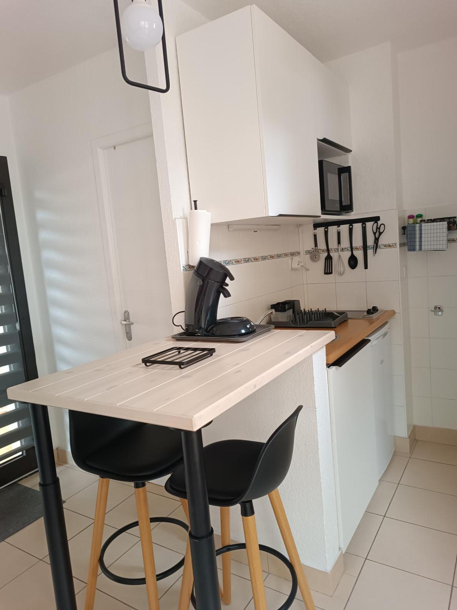 Studio Renove Dans Residence De Vacances Avec Grande Piscine Chauffee, Parking Et Terrasse Agde Exterior photo