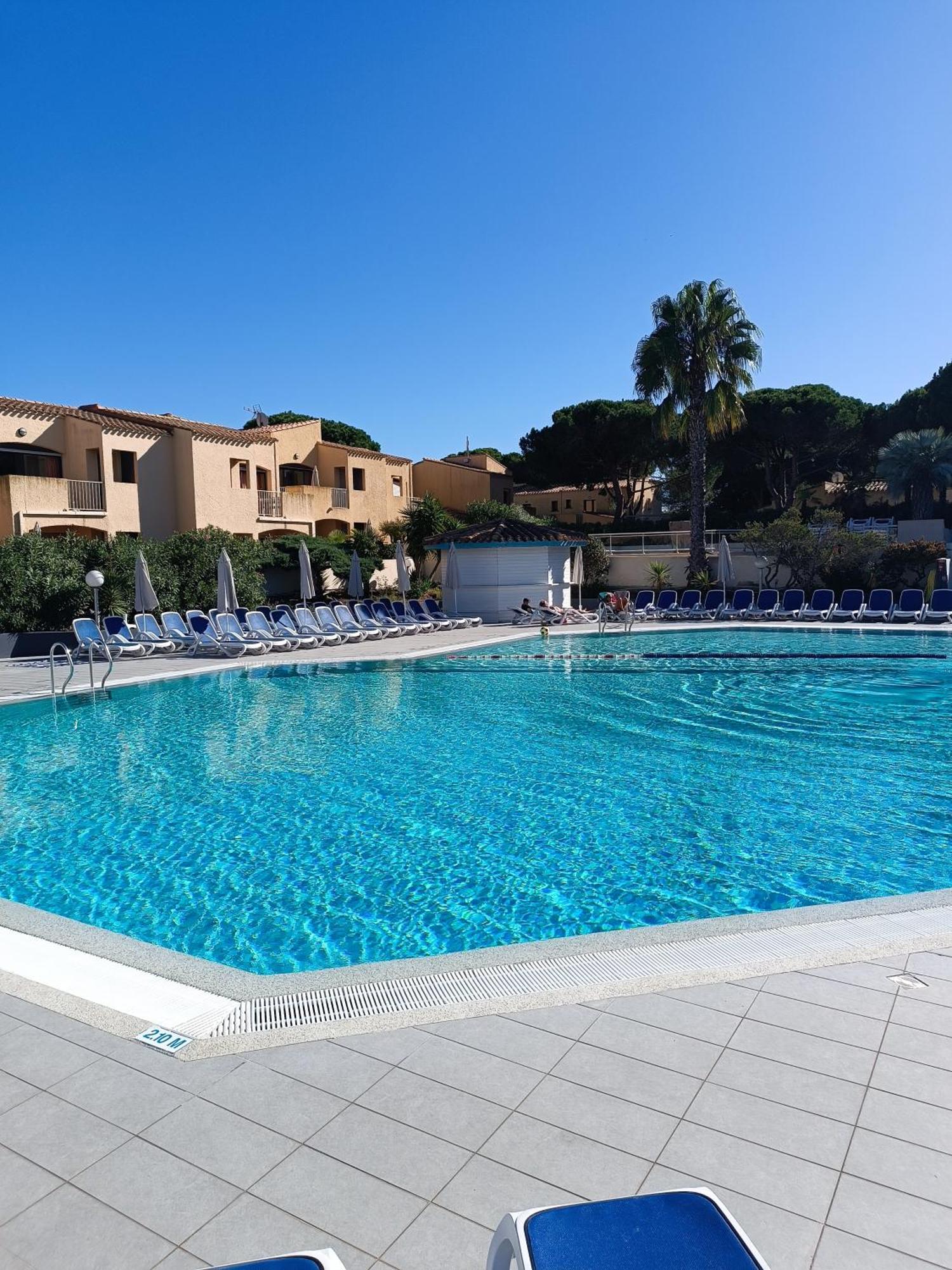 Studio Renove Dans Residence De Vacances Avec Grande Piscine Chauffee, Parking Et Terrasse Agde Exterior photo